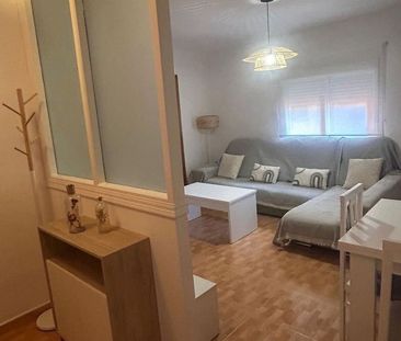 Alquiler de piso en Centro - Photo 1