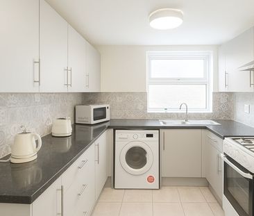 Room in a Shared House, Alpha Street, M6 - Photo 3