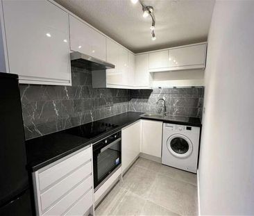 Springwood Crescent, Edgware, HA8 - Photo 3