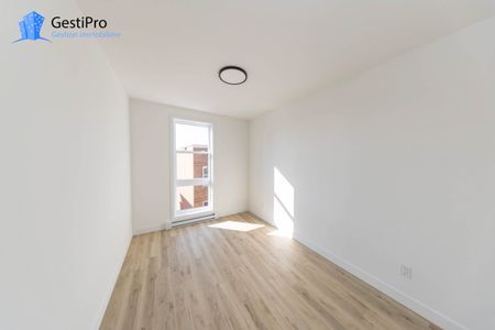 585 St-Bonaventure - Photo 2