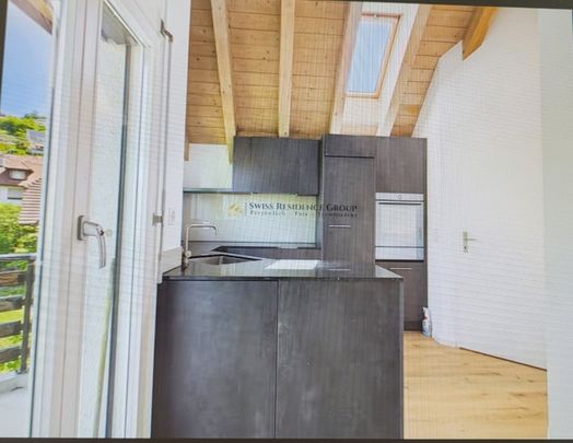 Charmante Dachwohnung mit Cheminée - Foto 1
