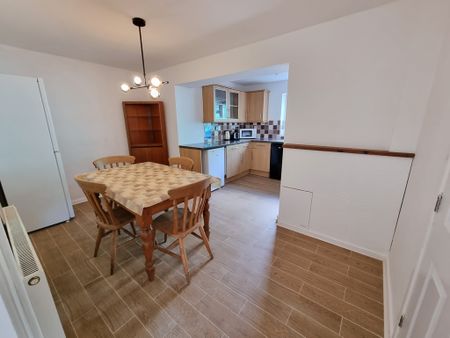 4 Bed Student Accommodation - Photo 3