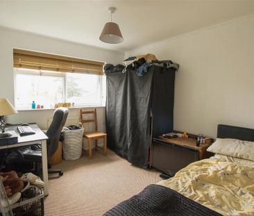 3 bedroom flat to rent - Photo 3