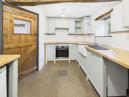 3 bedroom semi-detached house to rent - Photo 5