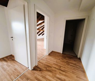 1 MONAT MIETFREI !! Schöne, neuwertige Mansarden-Dachgeschoss-Wohnung mit 2,5 Zimmern in Liebenau Top 11 - Photo 2