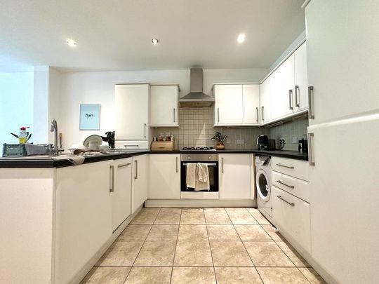 3 bedroom flat to rent - Photo 1