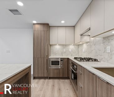 Condo in Surrey, BC - Photo 3
