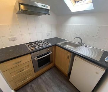 1 bedroom in a house share to rent - Photo 3