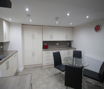 Rosemont Walk (Room 1), Bramley, Leeds - Photo 3