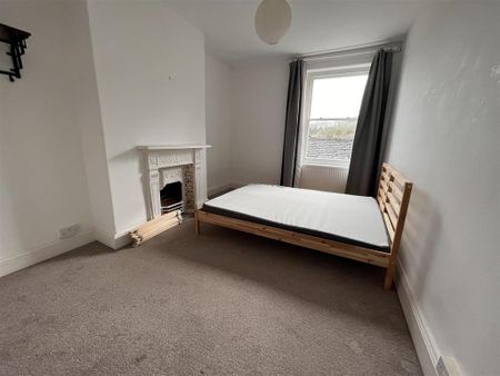 3 bedroom flat to rent - Photo 5