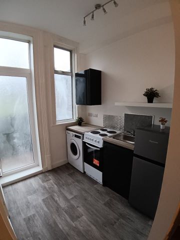 1 Bed Flat, Melfort Road, CR7 - Photo 3