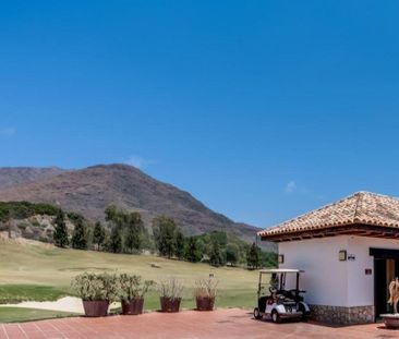 Luxury Apartment for rent in Estepona, Andalusia - Photo 2