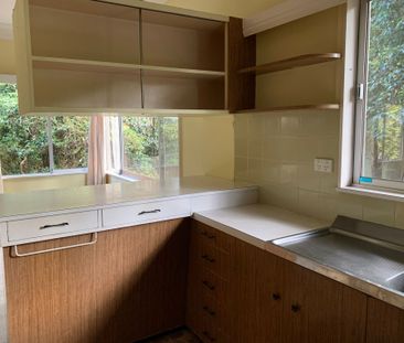 1950's Cottage on double block, walk to town - Photo 3