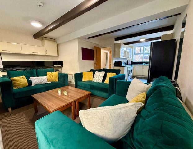 New Street Room 2 - Photo 1