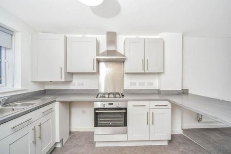 3 bedroom terraced house to rent - Photo 3