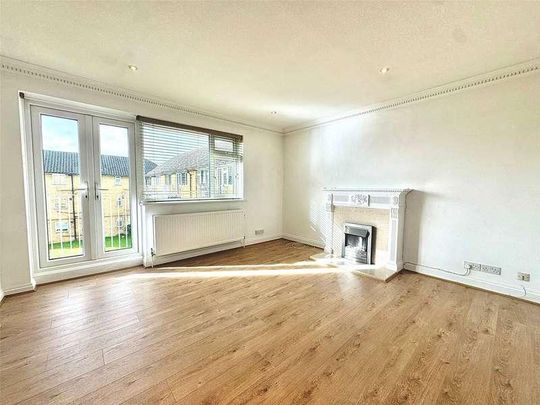 Sumner Road, Farnham, Surrey, GU9 - Photo 1