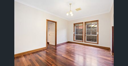 Cottage 2 Bedroom Free-Standing Home - Super Cute - Photo 3