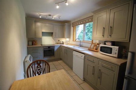 3 bedroom detached house to rent - Photo 3