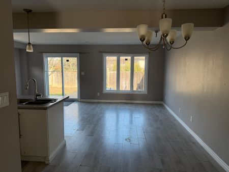 For Lease - 133 Templewood Drive, Kitchener, Ontario - Photo 2