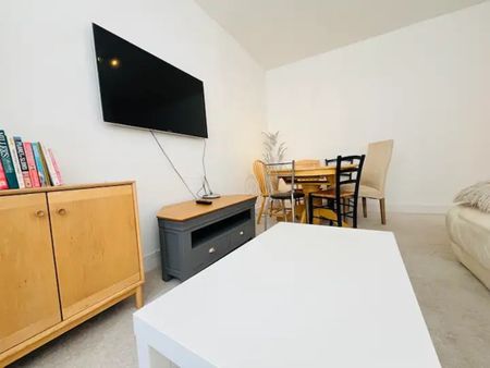 4 Bed Flat, Woodland Terrace, SE7 - Photo 2