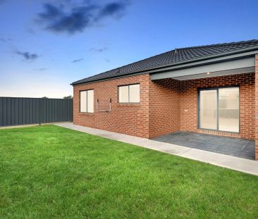 Elegant Family Living in a Prime Wollert Location - Photo 3