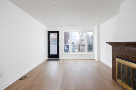 For Lease - 219 Sorauren Avenue Unit# Main, Toronto, Ontario - Photo 3