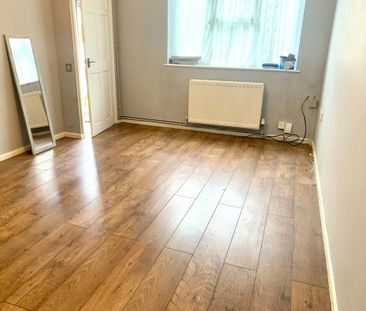 2 bedroom semi-detached house to rent - Photo 3