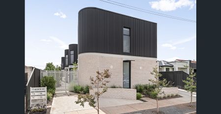 Sublime Architectural 3 Bedroom Townhouse - Photo 4