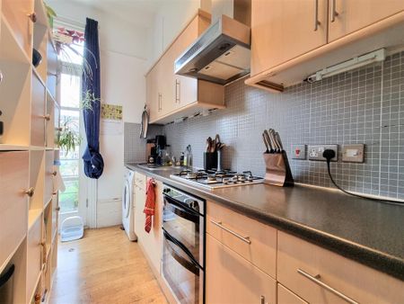 3 bedroom flat to rent - Photo 4