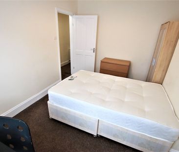 3 Bed Terraced House, St. Edwards Road, RG6 - Photo 6