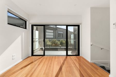 2/43 Albion Street, Essendon VIC 3040 - Photo 4