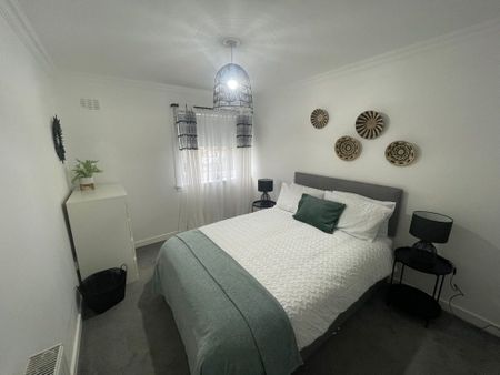 1 Bedroom Property in Glaive Road - Photo 2