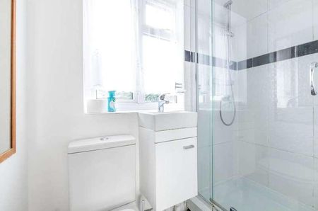 Sycamore Avenue, South Ealing, W5 - Photo 5