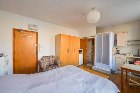 Studio to rent - Photo 3