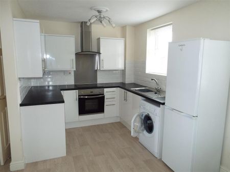 2 bedroom flat to rent - Photo 4