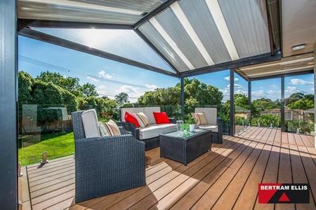 This property ticks a lot of boxes for a family home! - Photo 3