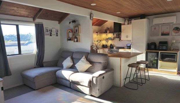 Character filled coastal beach pad - Photo 1