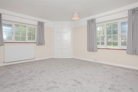 4 bedroom detached house to rent - Photo 4