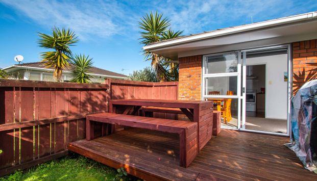 Warm & Sunny 2-Bedroom Home - Photo 1