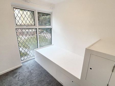 3 bedroom end of terrace house to rent - Photo 2