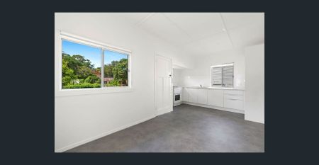 SMACK BANG IN THE MIDDLE OF TOWN! - Photo 3