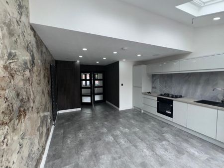 33a Sandy Lane, Wolverhampton, West Midlands, WV6 9EB - Photo 2