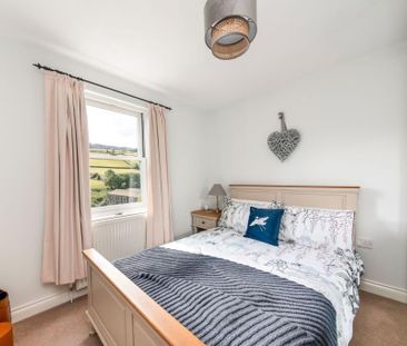 2 bedroom end of terrace house to rent - Photo 3