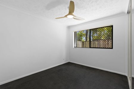 Fully Renovated Luxurious Ground-Floor Corner Apartment with Private Courtyard - Photo 3