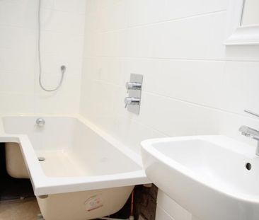 3 bedroom terraced house to rent - Photo 6