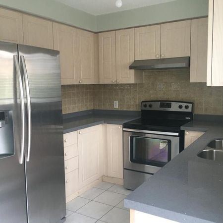 For Lease - 581 Garden Walk Unit# Upper, Mississauga, Ontario - Photo 4