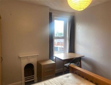 8 Bedroom Semi Detached To Let - Photo 3