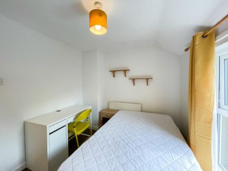 2 bedroom end of terrace house to rent - Photo 2