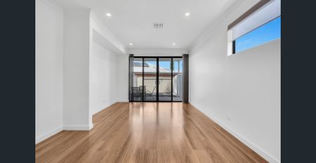 Elite Townhouse living !!! - Photo 3