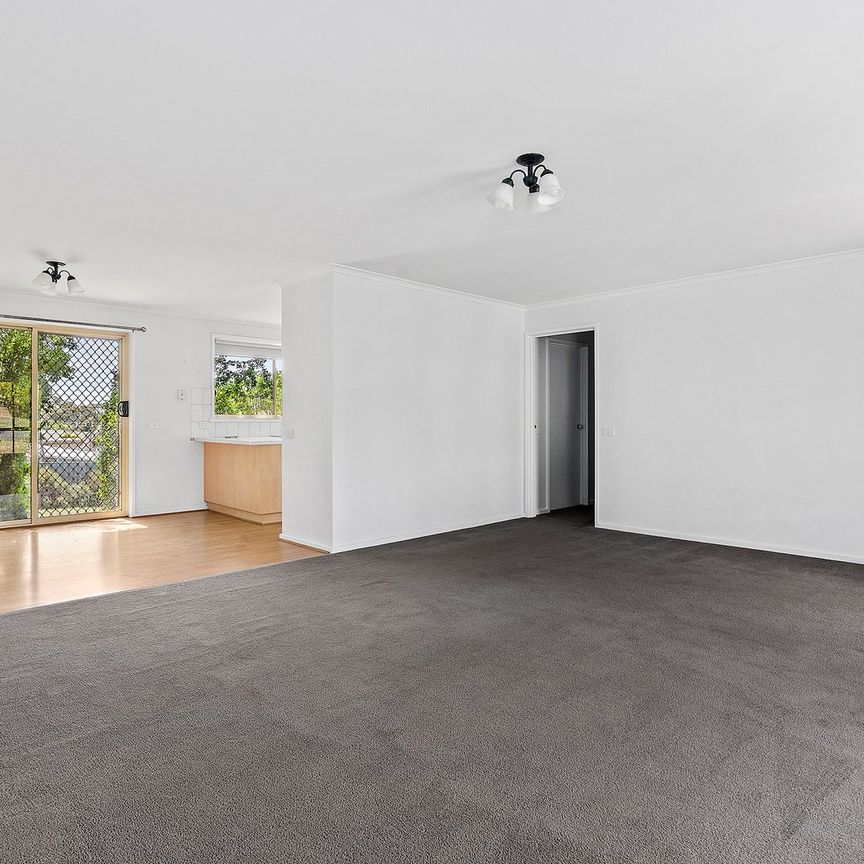 Well Maintained 3 Bedroom Home In Golden Square - Photo 1